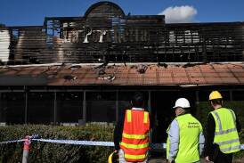 Fire has ripped through Italian restaurant La Porchetta at Taylors Lakes in Melbourne. (Joel Carrett/AAP PHOTOS)